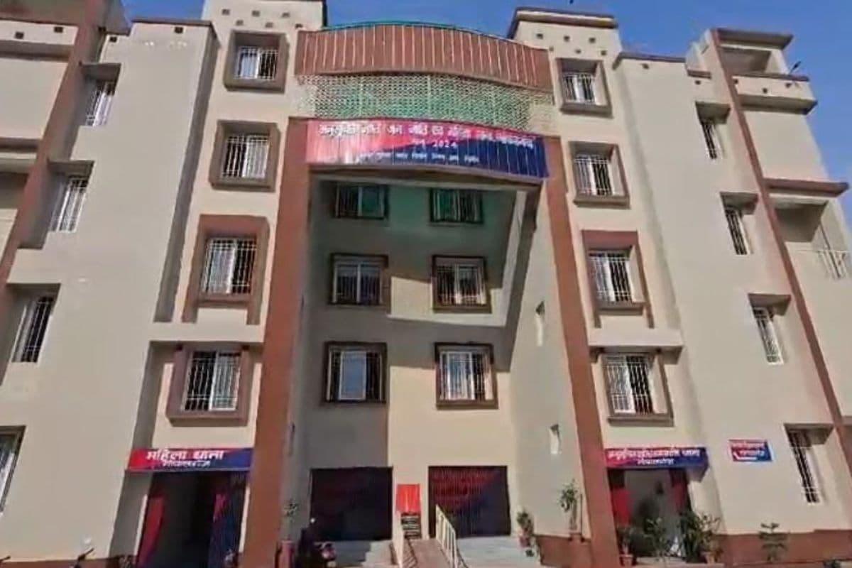 गोपालगंज में WhatsApp हैक कर सरकारी डॉक्टर के नाम पर 40 हजार की साइबर ठगी, एजेंट बन दोबारा मांगे पैसे